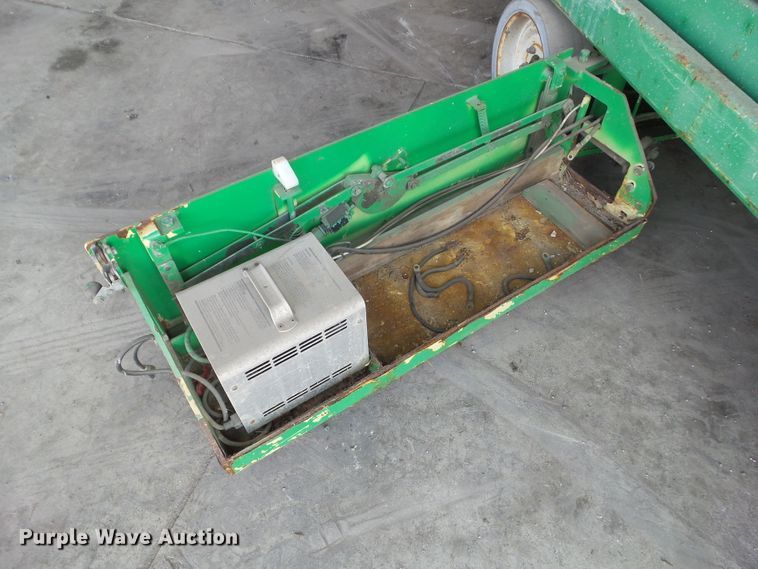 image for item HF9560 1999 JLG 2646-E2  scissor lift