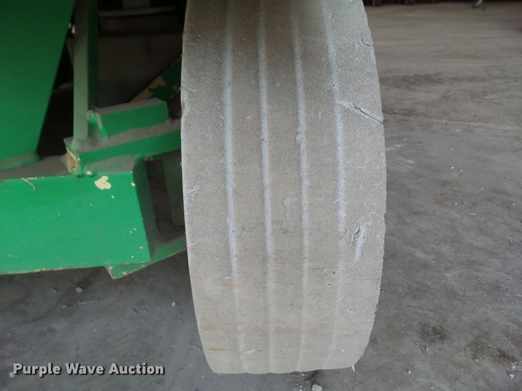 image for item HF9560 1999 JLG 2646-E2  scissor lift