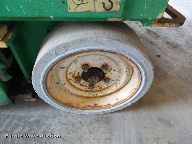 image for item HF9560 1999 JLG 2646-E2  scissor lift