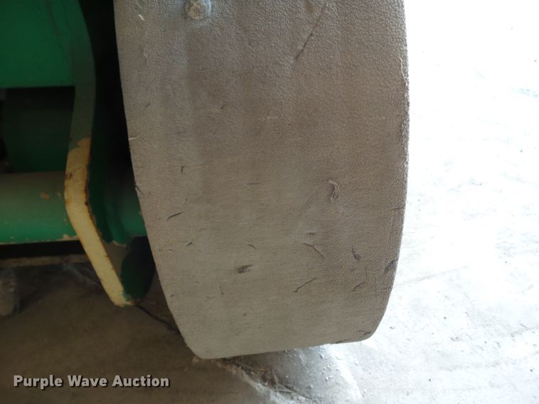 image for item HF9560 1999 JLG 2646-E2  scissor lift