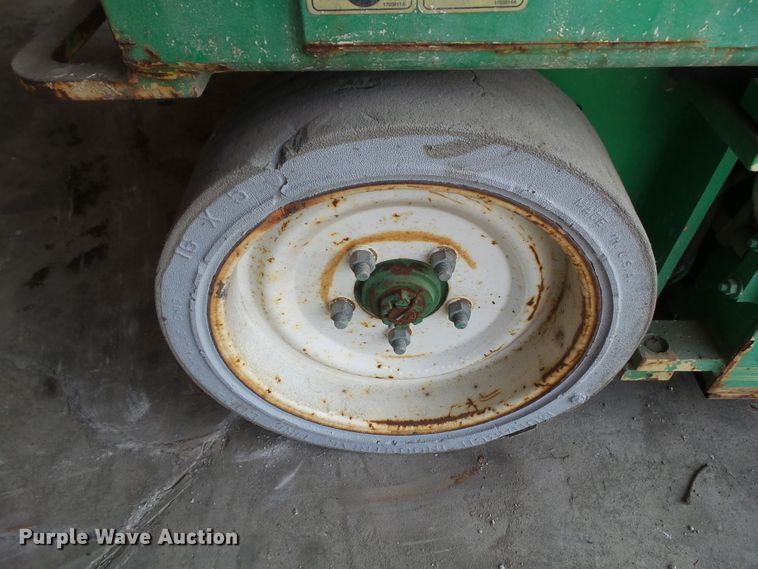 image for item HF9560 1999 JLG 2646-E2  scissor lift