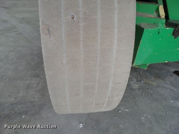 image for item HF9560 1999 JLG 2646-E2  scissor lift