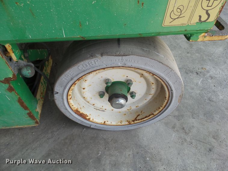 image for item HF9560 1999 JLG 2646-E2  scissor lift