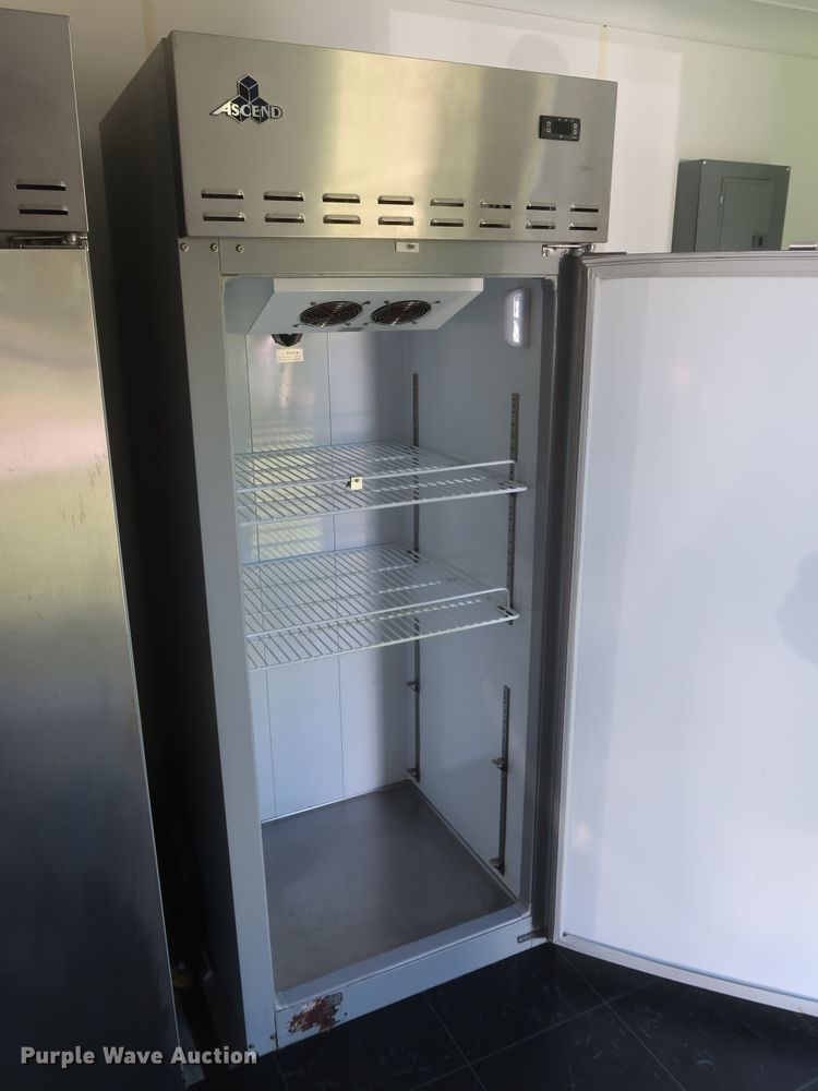 image for item HJ9331 2010 LEE LT-28 food service vending concession trailer