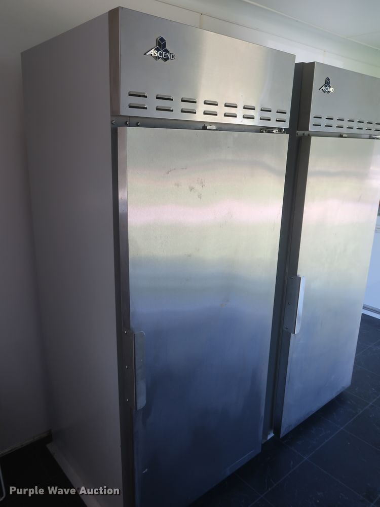 image for item HJ9331 2010 LEE LT-28 food service vending concession trailer