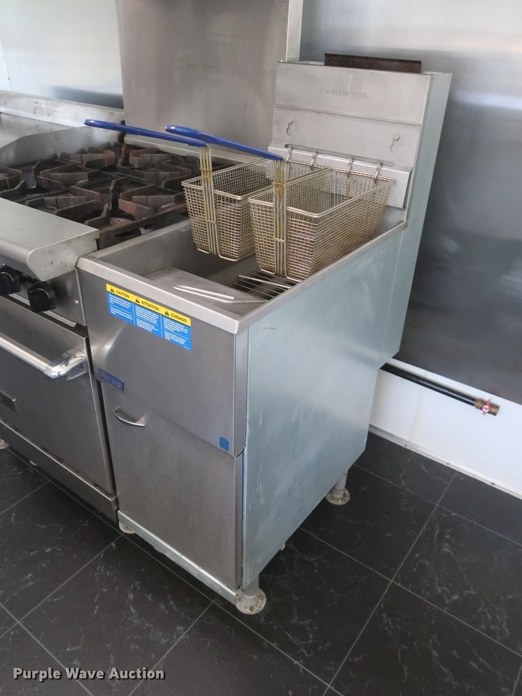 image for item HJ9331 2010 LEE LT-28 food service vending concession trailer