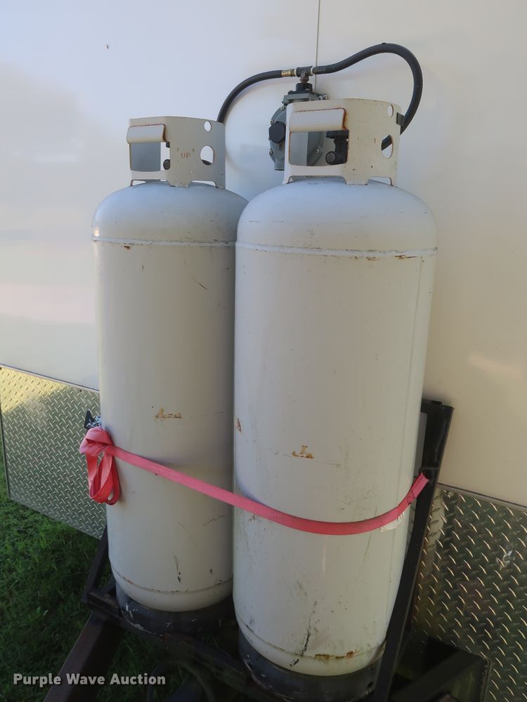 image for item HJ9331 2010 LEE LT-28 food service vending concession trailer