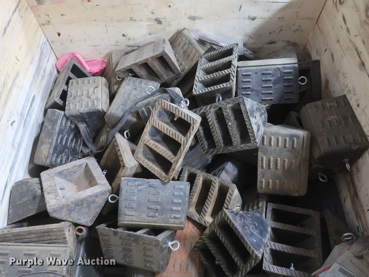 image for item HJ9399 Rubber wheel chocks