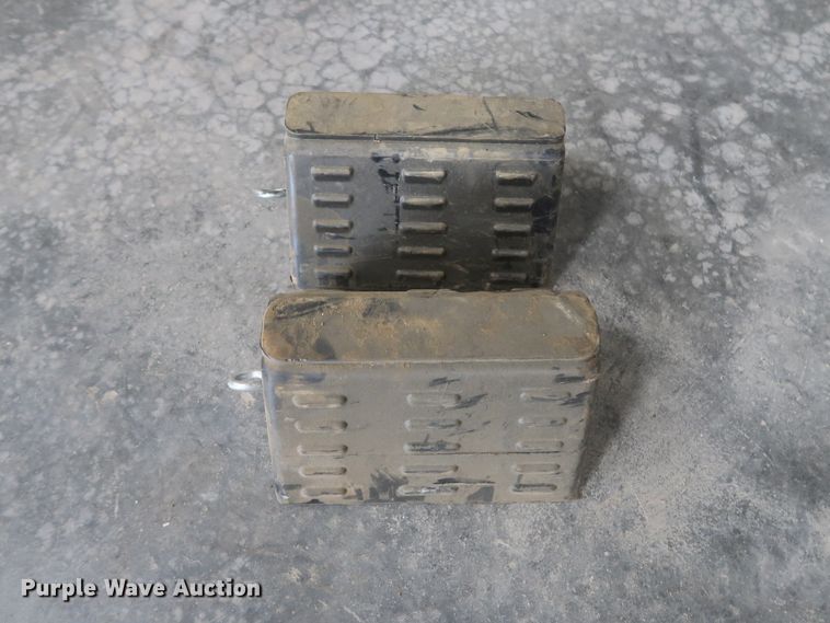 image for item HJ9399 Rubber wheel chocks