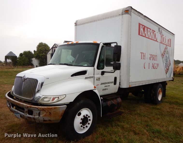 image for item HJ9586 2003 International 4300  box truck