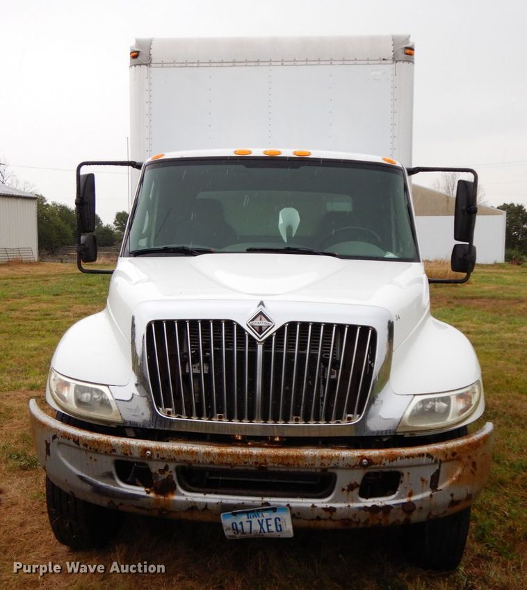 image for item HJ9586 2003 International 4300  box truck