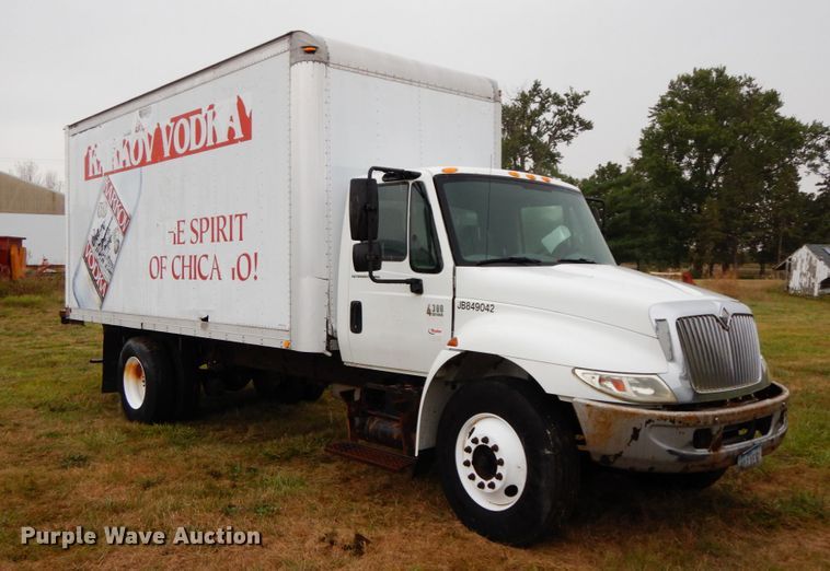 image for item HJ9586 2003 International 4300  box truck