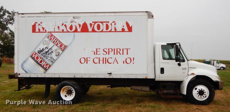 image for item HJ9586 2003 International 4300  box truck