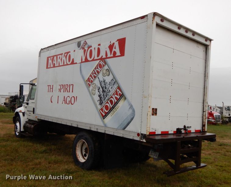 image for item HJ9586 2003 International 4300  box truck