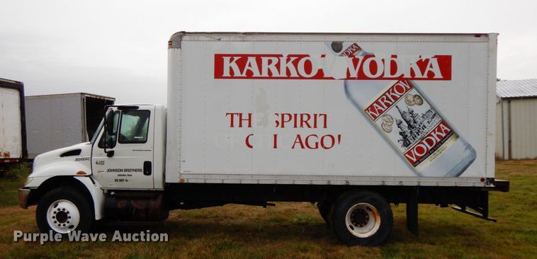 image for item HJ9586 2003 International 4300  box truck