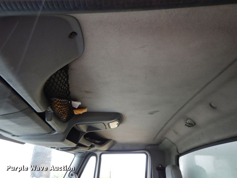 image for item HJ9586 2003 International 4300  box truck