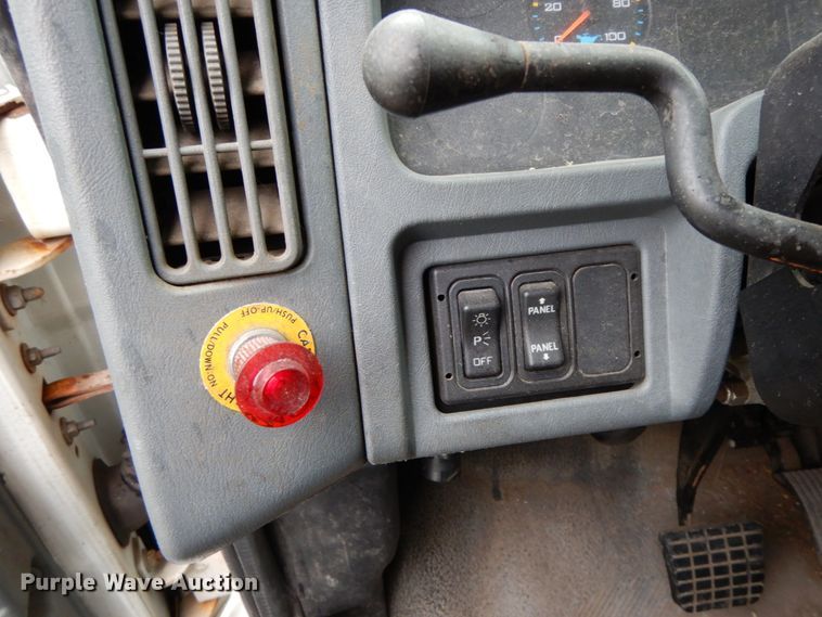 image for item HJ9586 2003 International 4300  box truck