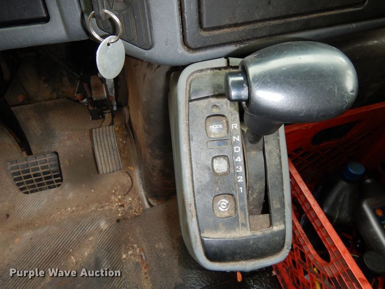 image for item HJ9586 2003 International 4300  box truck