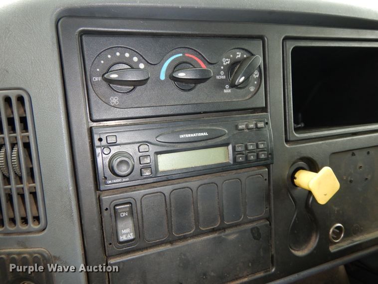 image for item HJ9586 2003 International 4300  box truck