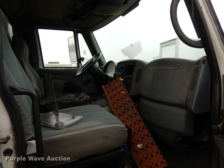 image for item HJ9586 2003 International 4300  box truck