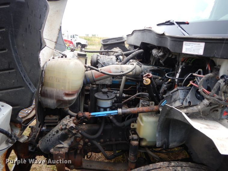 image for item HJ9586 2003 International 4300  box truck