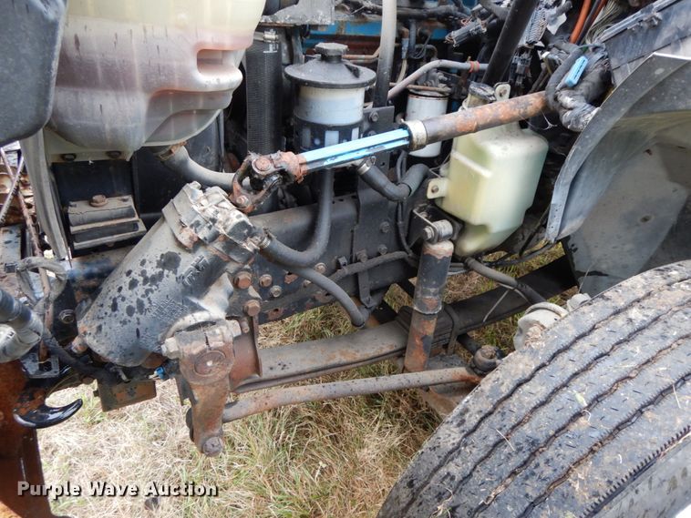 image for item HJ9586 2003 International 4300  box truck