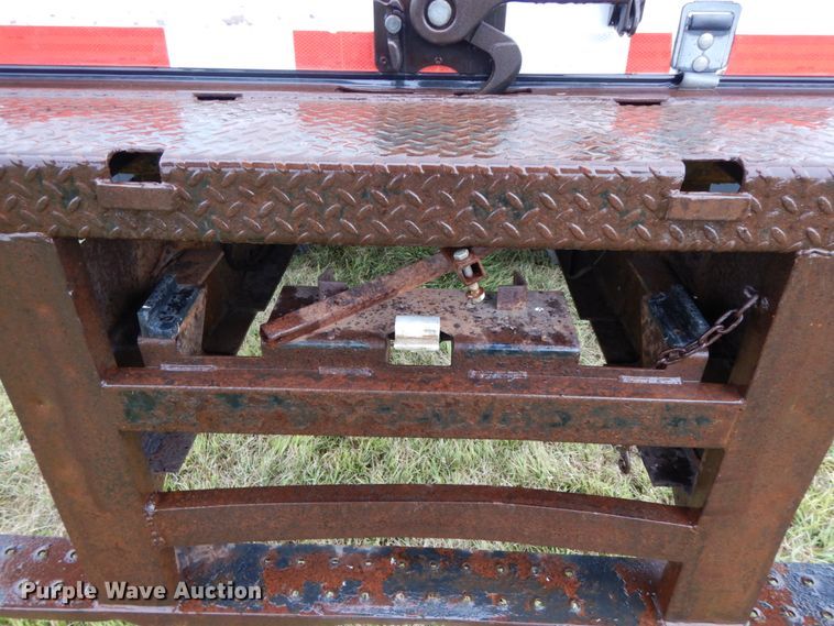 image for item HJ9586 2003 International 4300  box truck