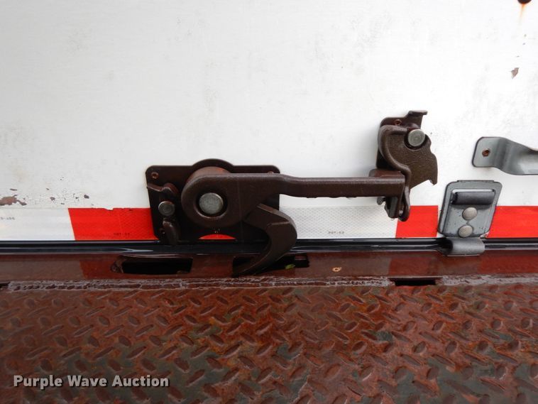 image for item HJ9586 2003 International 4300  box truck