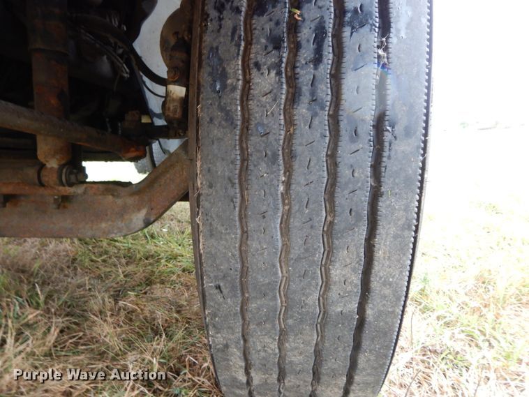 image for item HJ9586 2003 International 4300  box truck