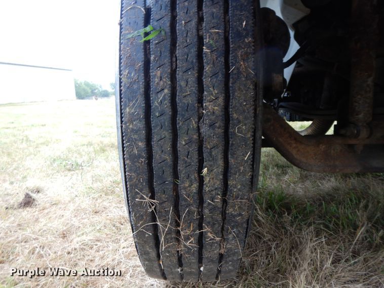 image for item HJ9586 2003 International 4300  box truck