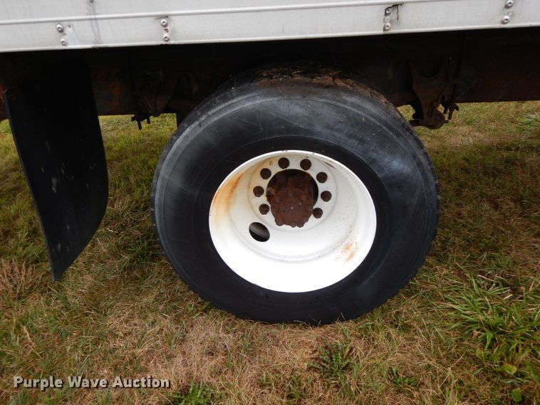 image for item HJ9586 2003 International 4300  box truck