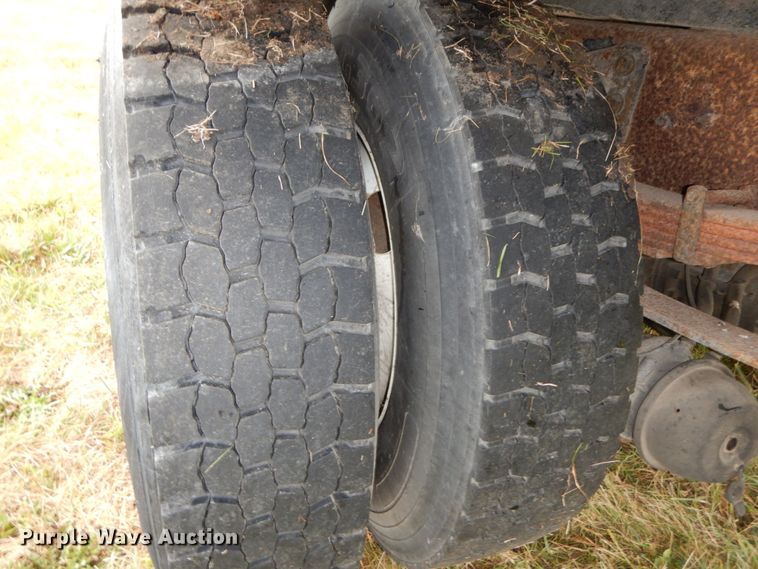 image for item HJ9586 2003 International 4300  box truck