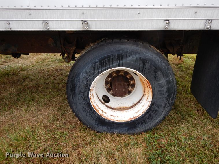 image for item HJ9586 2003 International 4300  box truck