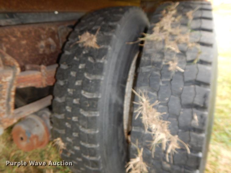 image for item HJ9586 2003 International 4300  box truck