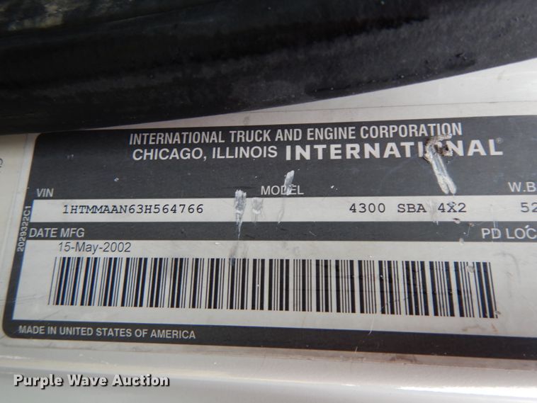 image for item HJ9586 2003 International 4300  box truck
