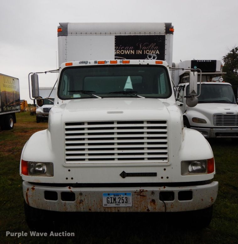 image for item HJ9587 2001 International 4700  box truck