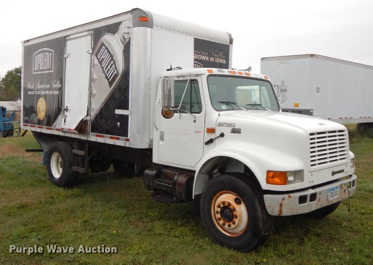 image for item HJ9587 2001 International 4700  box truck
