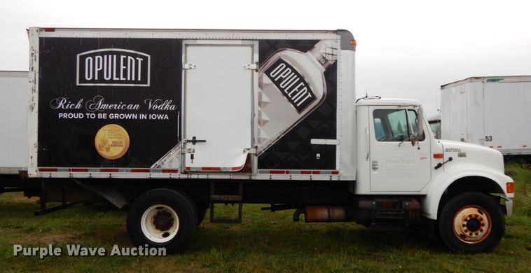 image for item HJ9587 2001 International 4700  box truck