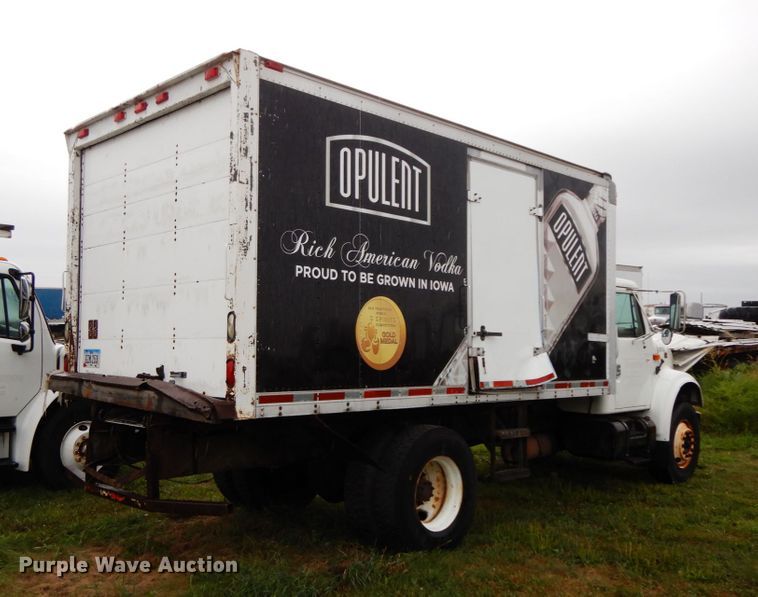 image for item HJ9587 2001 International 4700  box truck