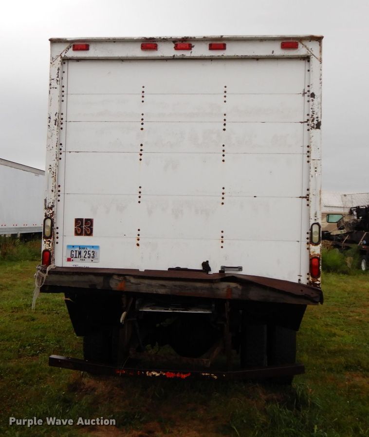image for item HJ9587 2001 International 4700  box truck
