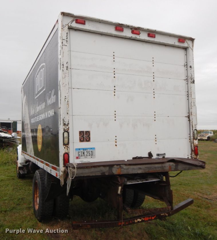 image for item HJ9587 2001 International 4700  box truck