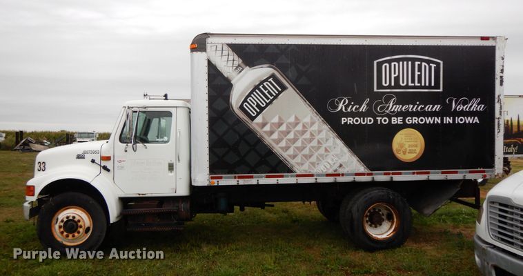 image for item HJ9587 2001 International 4700  box truck