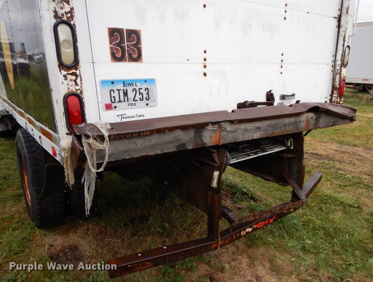 image for item HJ9587 2001 International 4700  box truck