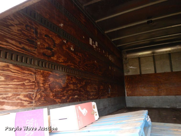 image for item HJ9587 2001 International 4700  box truck