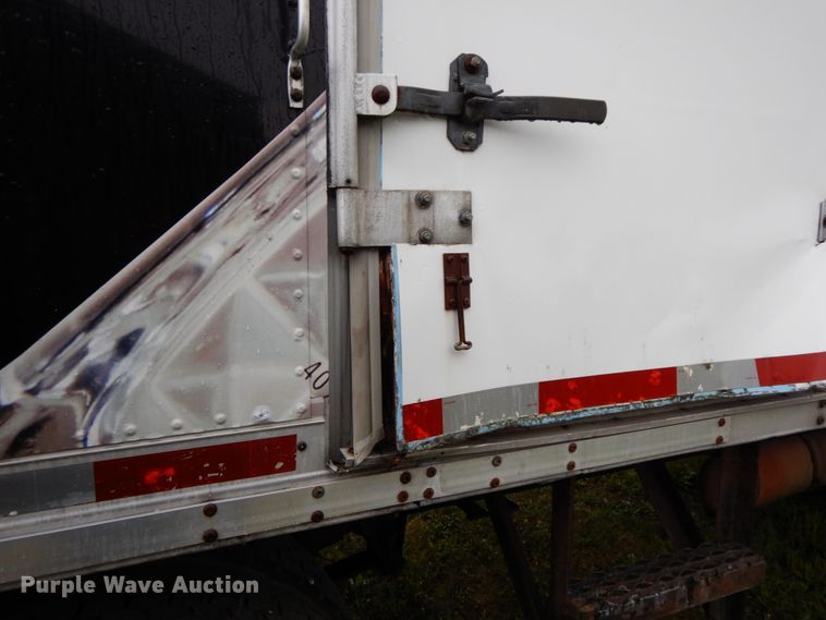 image for item HJ9587 2001 International 4700  box truck