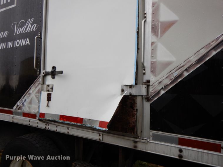 image for item HJ9587 2001 International 4700  box truck