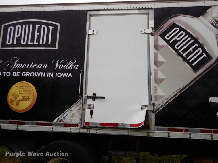 image for item HJ9587 2001 International 4700  box truck