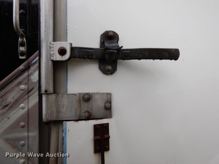 image for item HJ9587 2001 International 4700  box truck