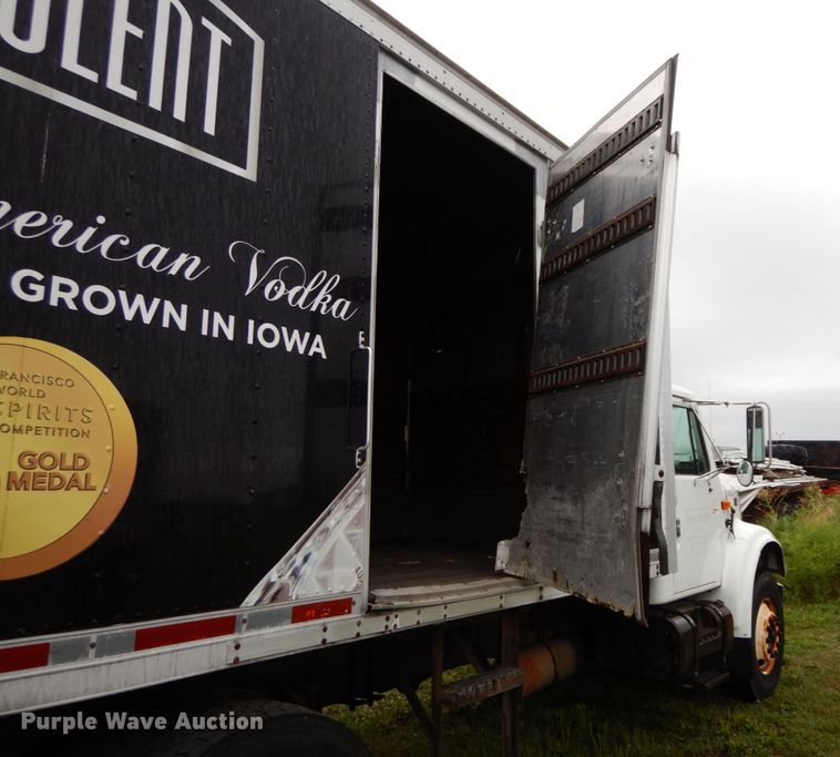 image for item HJ9587 2001 International 4700  box truck