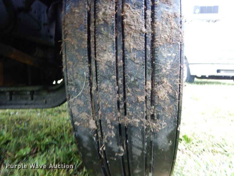 image for item HJ9587 2001 International 4700  box truck